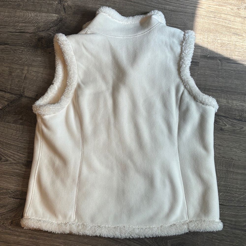 Halcyon - Reversible White Sleeveless Faux Fur Vest with High Collar - Picture 6 of 8